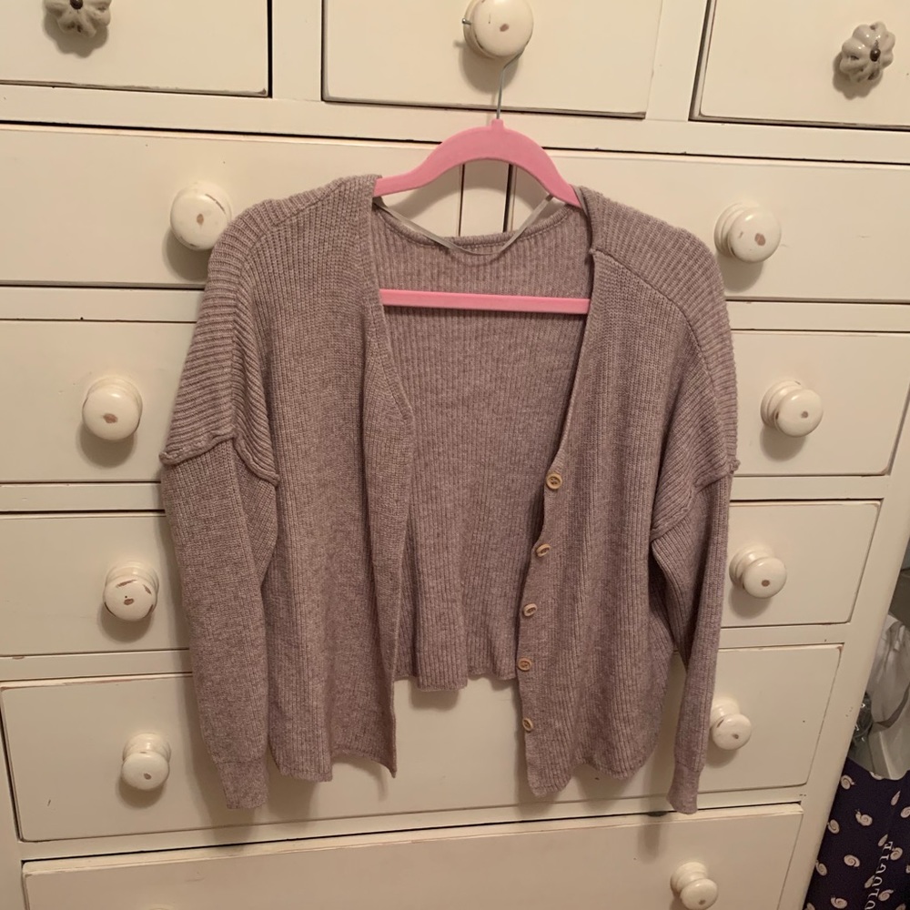 Short button cardigan